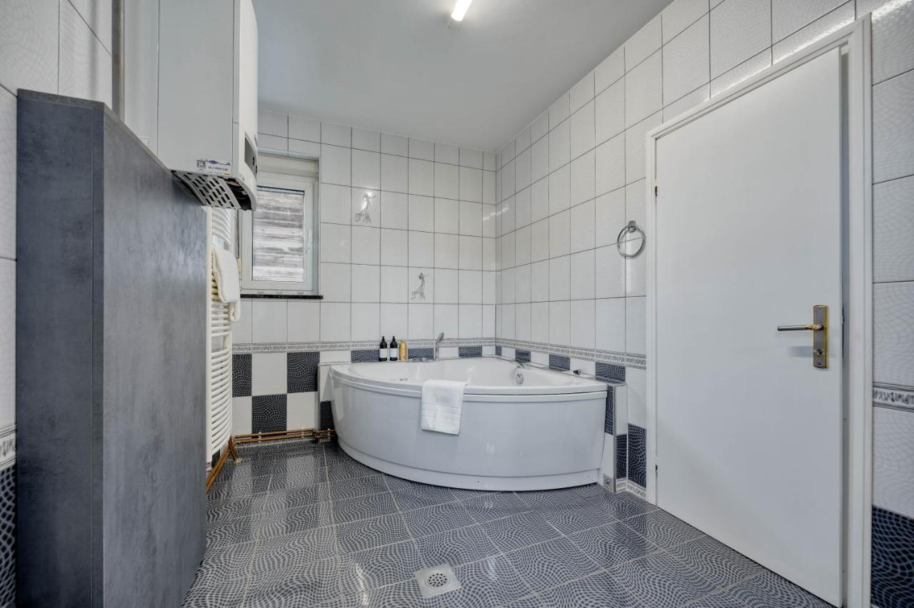 Astarea - Luxe Penthouse In Nature - Jacuzzi - Free Private Parking - Terrace & Balcony - Peace Zagreb Ngoại thất bức ảnh